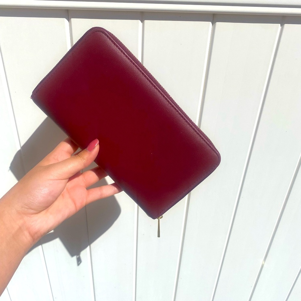 Burgundy hand wallet
